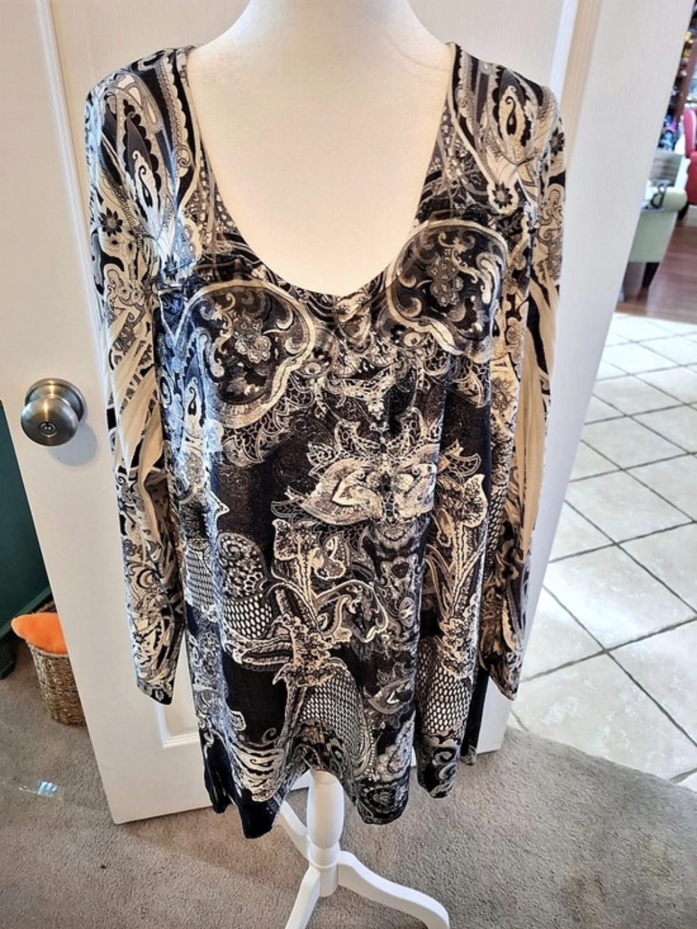 Luve And Let Live Paisley Tunic in Black & White Size 3X